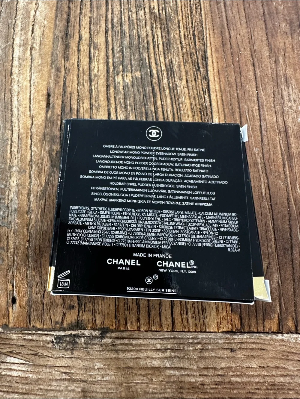 CHANEL Ombre Première Longwear Powder Eyeshadow 18 Verde - Black & White Box